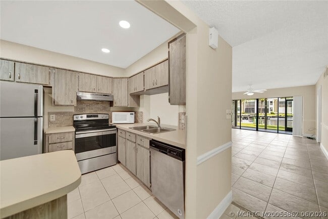 Photo - 1950 SW Palm City Rd Unit 3-105