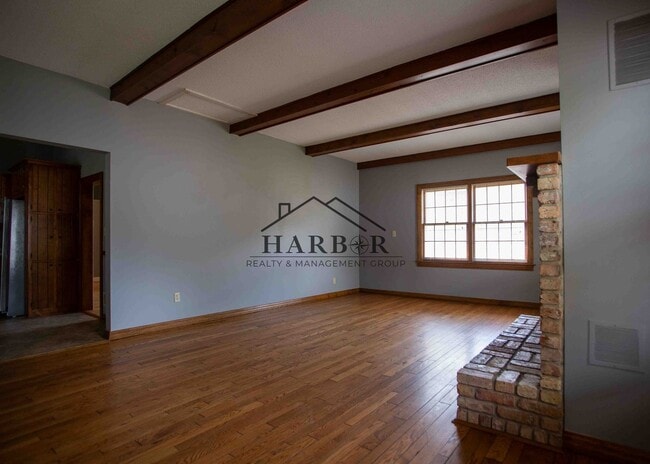 Photo - 3 bedroom 2.5 bathroom home with a fully fenced yard!