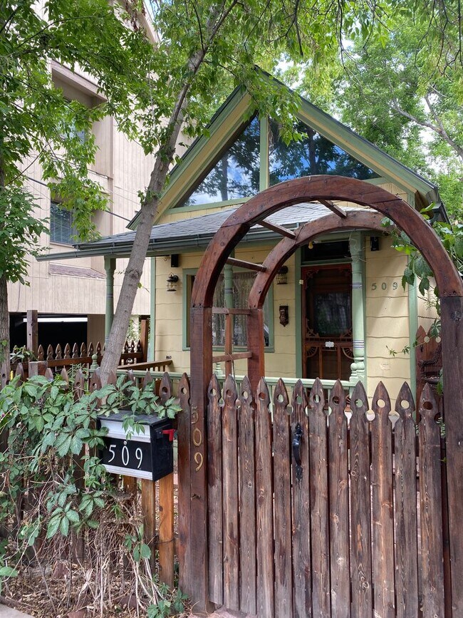 Building Photo - Cozy Home in Downtown Glenwood Springs
