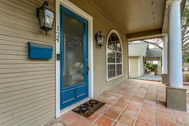 Photo - 3-BEDROOM COTTAGE IN ALAMO HEIGHTS