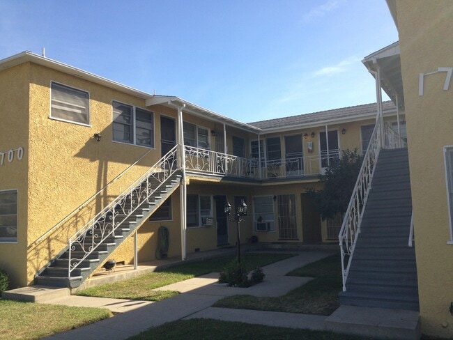 Photo - Victory, 1700-1702 Unit 1702 #F