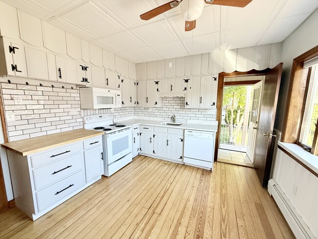 Building Photo - 163 Hayward Pl Unit 1