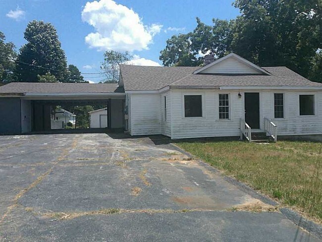 Photo - 201 Oak St Apartments