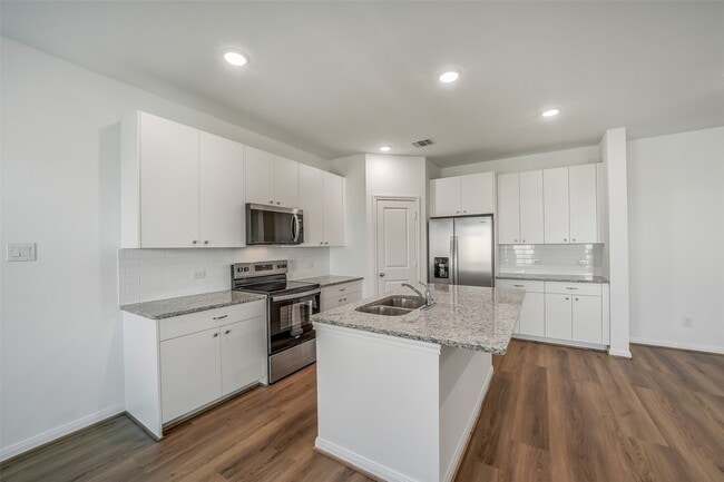 Building Photo - 11931 Pondwood Dr