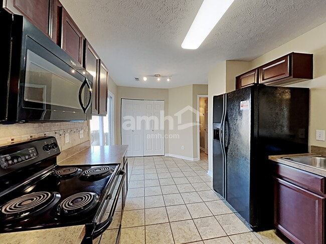 Photo - 4568 Hawthorn Dr