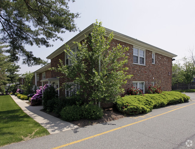 Building Photo - Madison Mall Apartments