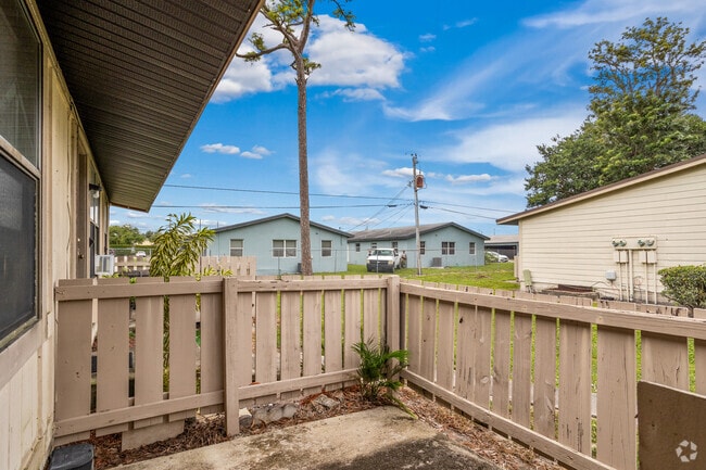 1BR, 1BA - 576SF - Patio
