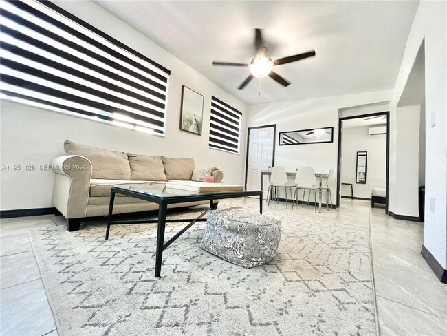 Building Photo - 2608 NW 26th St Unit 2