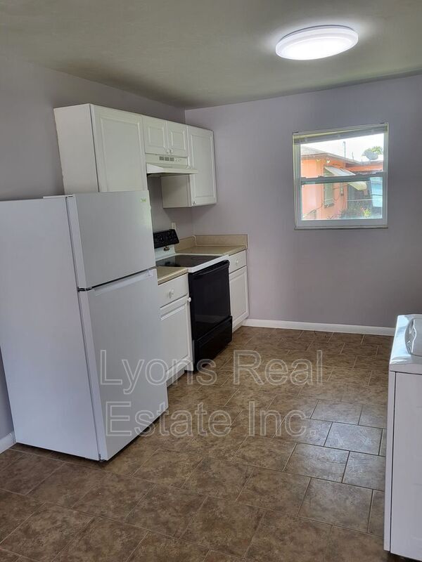 Photo - 1916 High St