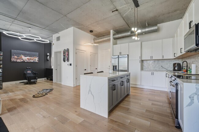 Photo - 2100 Van Buren St Unidad 510