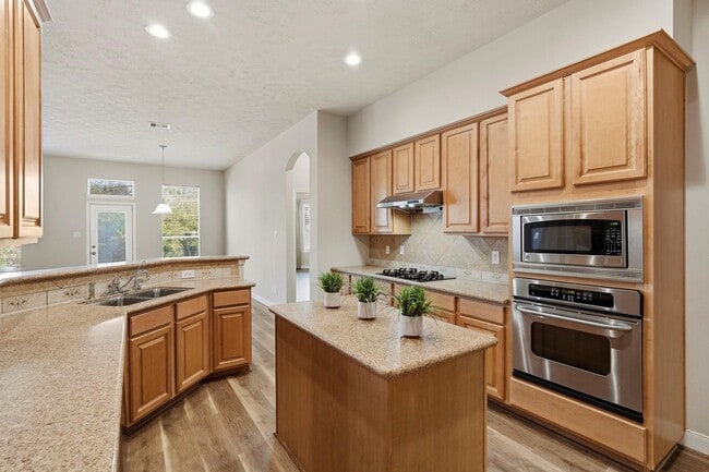 Photo - 6843 Loupe Ln