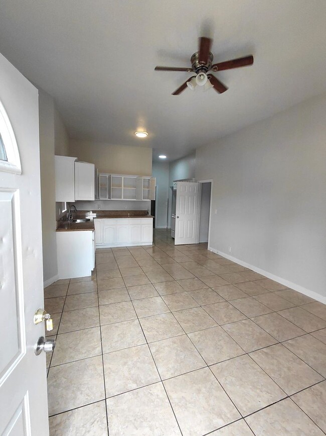 Photo - 851 W 93rd St Unidad B