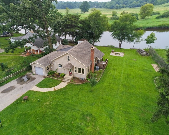 Building Photo - 7910 Shorewood Dr