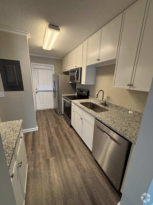 Building Photo - 1000 Sea Island Rd Unit 4 Rental