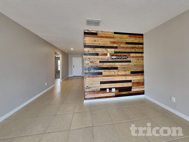 Photo - 1479 Swan Lake Cir