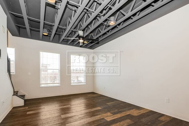 Photo - 10 N Center St