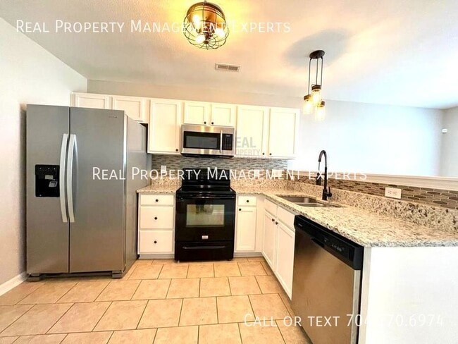 Photo - 198 Mott Rd