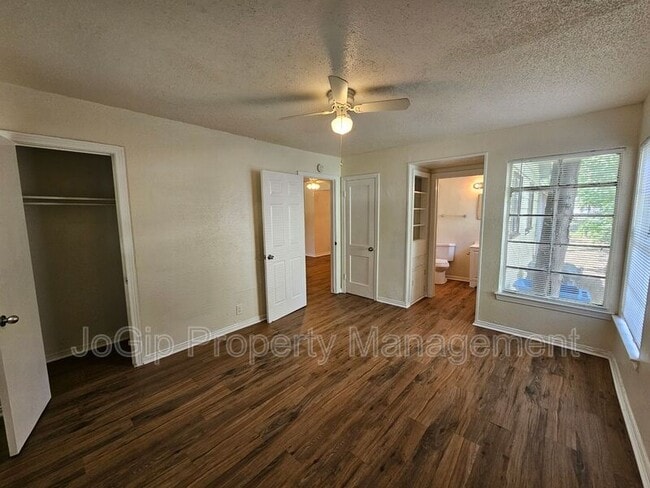 Photo - 6540 Hollis Ave