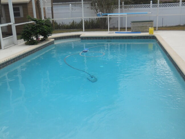 Screened pool with multiple entrances - 729 Braidwood Ln