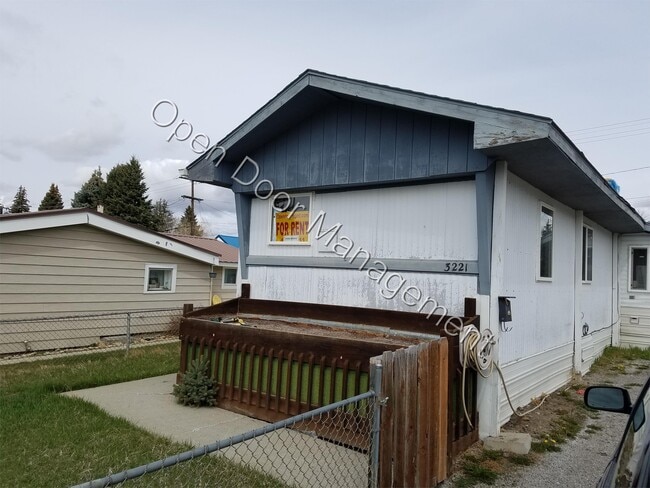Building Photo - 3221 Phillips St Rental
