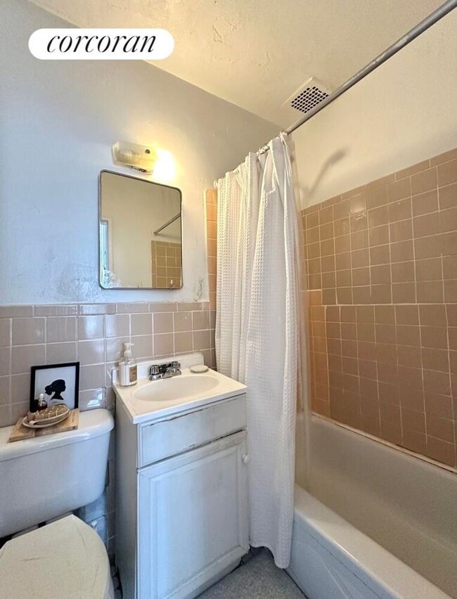 Photo - 1670 York Ave