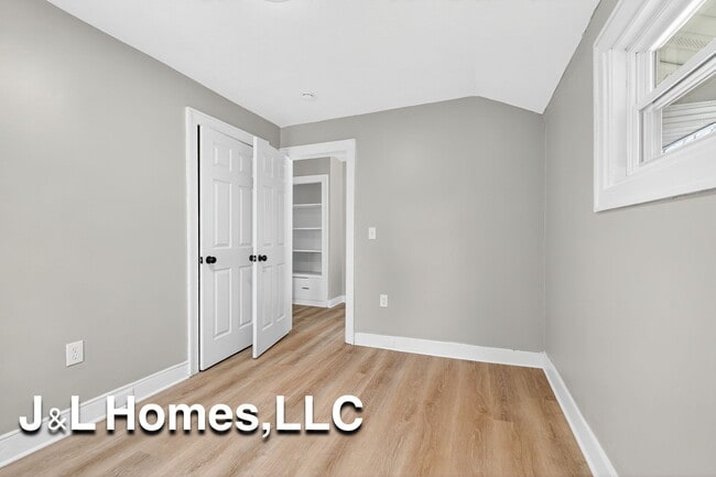 Photo - 888 Miller Ave