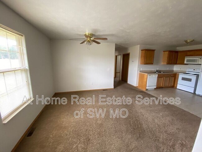 Photo - 1090 W Red Ln