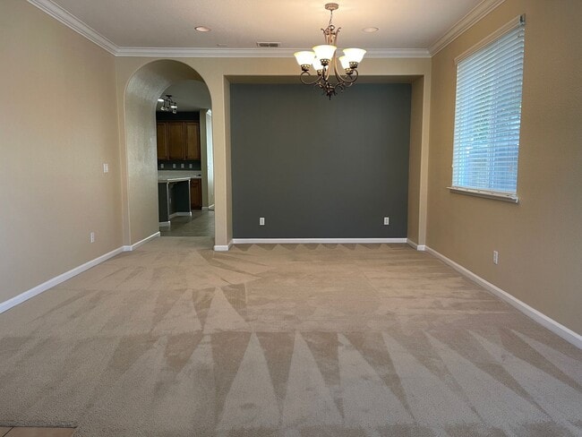 Photo - Large, Clean, Neat 3 Bedroom, 2 Bathroom 1900 sqft. Anatolia Home for Lease.