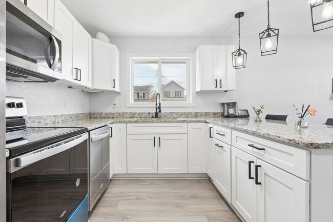 Photo - Beautifully Renovated 3-Bedroom Home in Hampton – Move-In Ready!