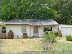 Building Photo - HILLSBORO - Ranch Style Home with Garage &...