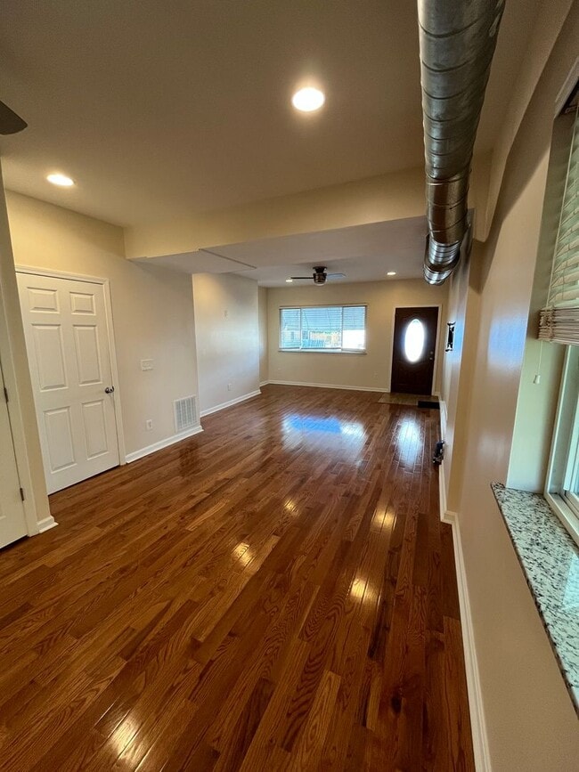 Building Photo - 20 3rd St Rental