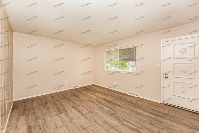 Photo - 17202 Lipton Ave