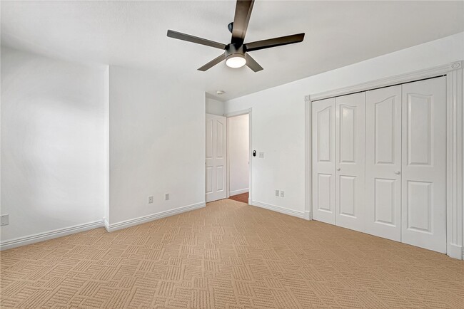 Building Photo - 903 N Quail Terrace
