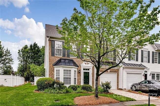 Front of House - 5072 Parkview Way Townhome