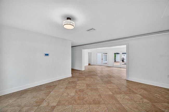 Photo - 516 W Davis Blvd