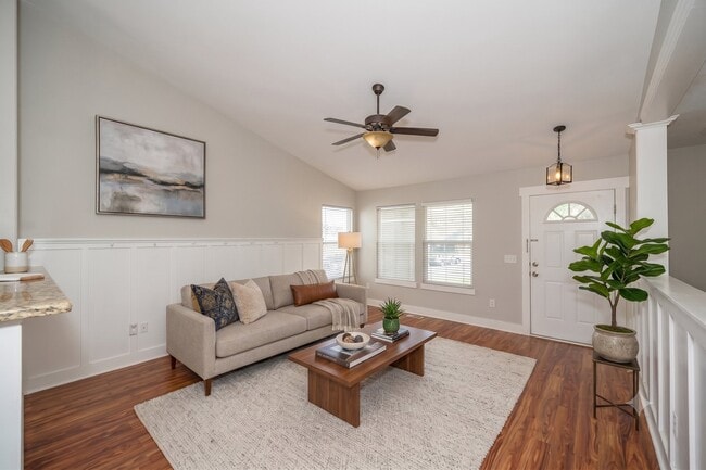 3949 Sioux St