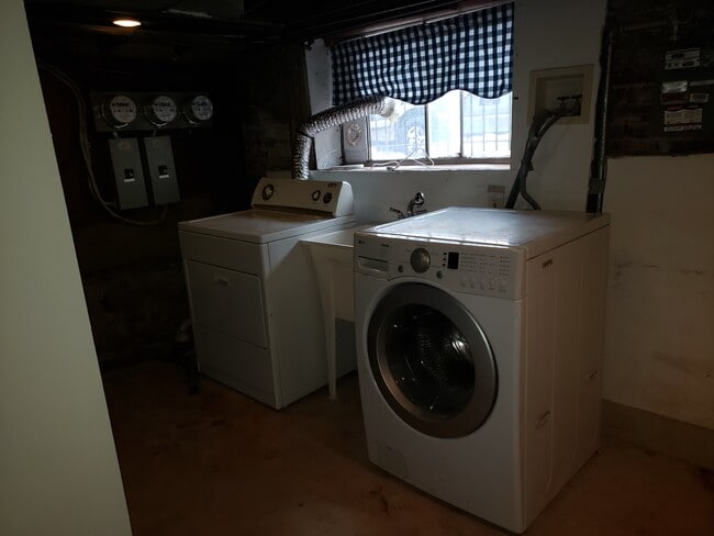 Laundry - 1413 W Ritner St Unit 1