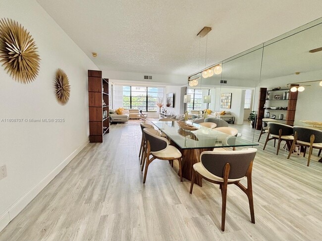 Photo - 1528 Whitehall Dr Unit #405