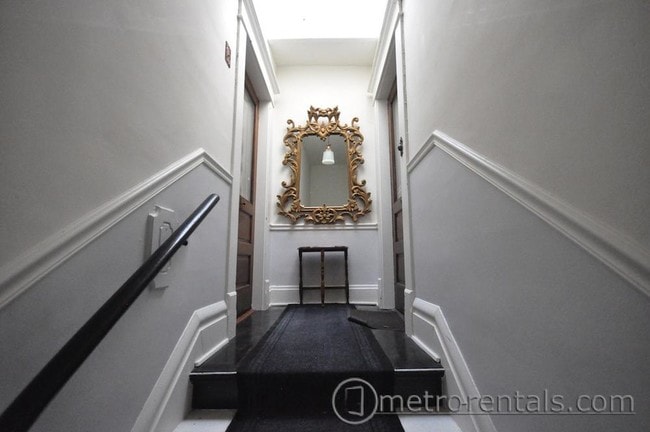BEAUTIFUL INDOOR ENTRY - 195 Thurman Ave Unit A