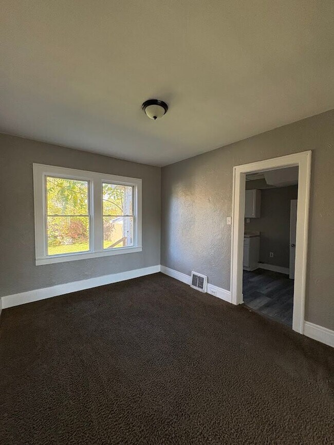 Photo - Three bedroom one bathroom townhouse for rent