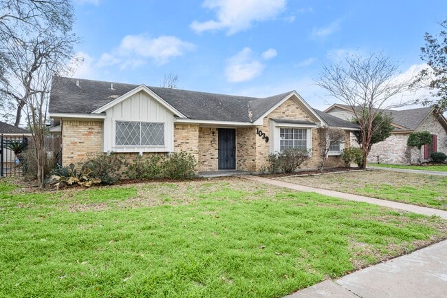 Photo - 1039 Marcella St