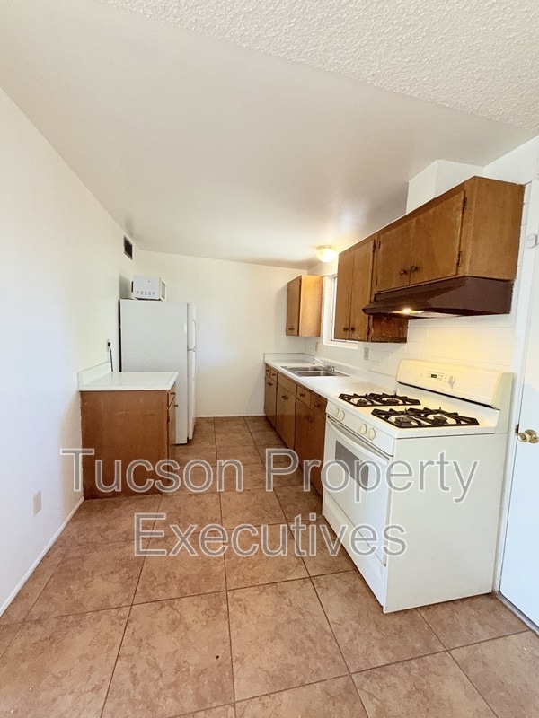 Photo - 4239 E Lee St
