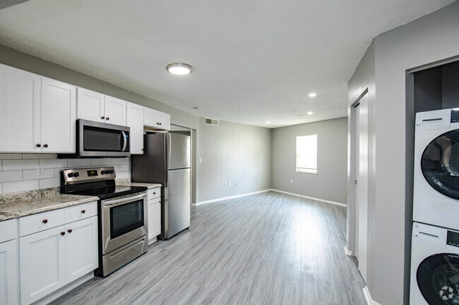 2BR, 1BA - 965SF - 8014 Tommy Ct Tampa, FL 33619-4833