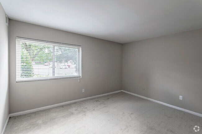 1 BR, 1 BA - 766 SF