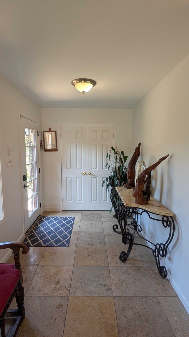 Photo - 402 Haydon St