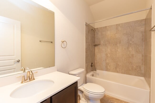 Building Photo - 10 Log House Ct