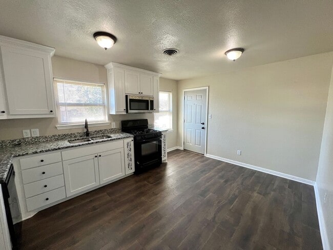 Photo - FOR LEASE! 3 Bedrooms, 1.5 Baths, 1 Car Garage with a HUGE Backyard