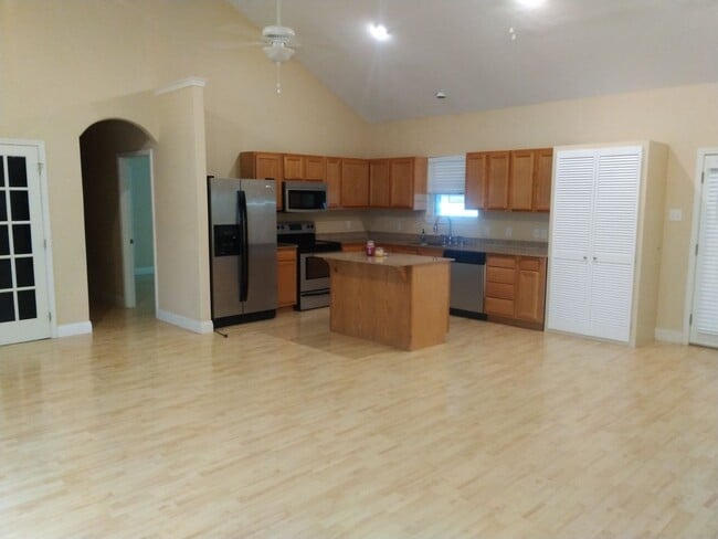 Photo - 300 Veterans Ln