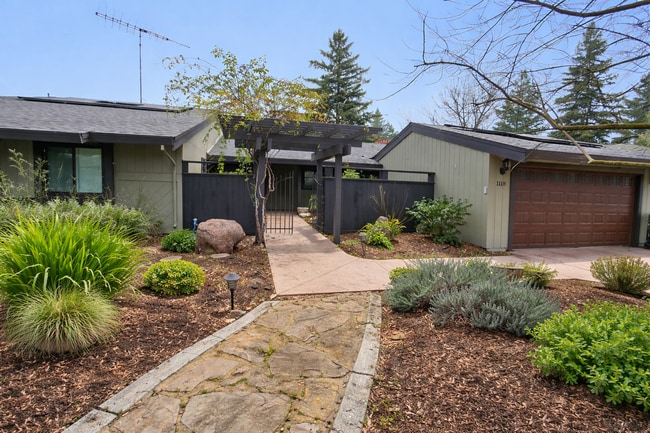 Photo - 1118 Marina Cir