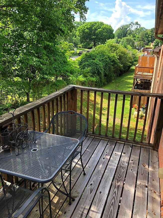 Photo - 1627 Maple View Way